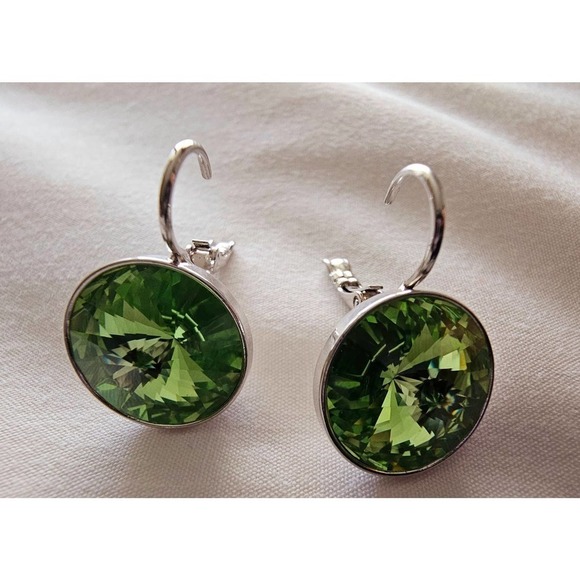 New! Swarovski Element Light Green Earrings Party Simple Sparklin.Leverback 15mm - Picture 4 of 4